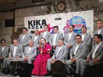 La Sonora Santanera de fiesta con Kika Edgar