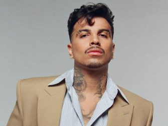 Rauw Alejandro anuncia residencia en la ciudad.