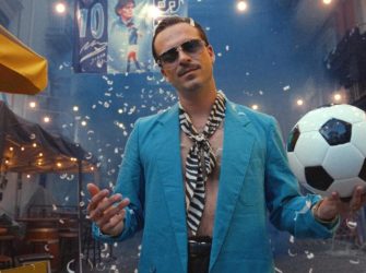 Luis Larr conquista con su ‘rumba gánster’ dedicada a Maradona